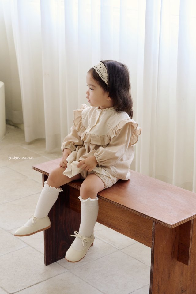 BN35 Nine Frill Knee Socks